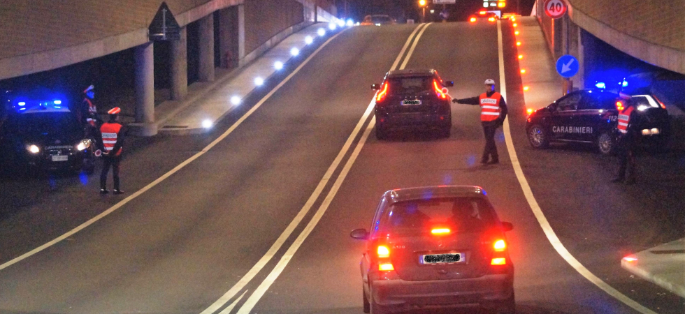 Forza la finestra e s'introduce in un ristorante in piena notte: arrestato per furto un uomo